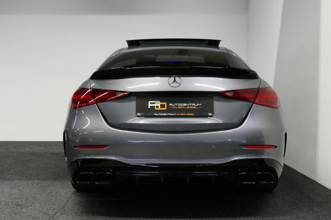 Mercedes-Benz C-Klasse 200 Launch Edition AMG Line / Orig. Nederlands / C63S AMG Diffuser / Panamericana Grill / Panoramadak / Carbon inleg / Apple Carplay - Android Auto / Ambienteverlichting / Stoelverwarming / 19'' LMV / Cruise Control / Achteruitrijcamera / Widescreen