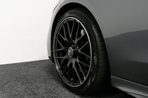 Mercedes-Benz C-Klasse 200 Launch Edition AMG Line / Orig. Nederlands / C63S AMG Diffuser / Panamericana Grill / Panoramadak / Carbon inleg / Apple Carplay - Android Auto / Ambienteverlichting / Stoelverwarming / 19'' LMV / Cruise Control / Achteruitrijcamera / Widescreen
