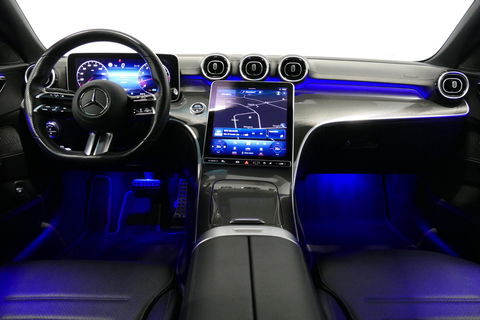 Mercedes-Benz C-Klasse 200 Launch Edition AMG Line / Orig. Nederlands / C63S AMG Diffuser / Panamericana Grill / Panoramadak / Carbon inleg / Apple Carplay - Android Auto / Ambienteverlichting / Stoelverwarming / 19'' LMV / Cruise Control / Achteruitrijcamera / Widescreen
