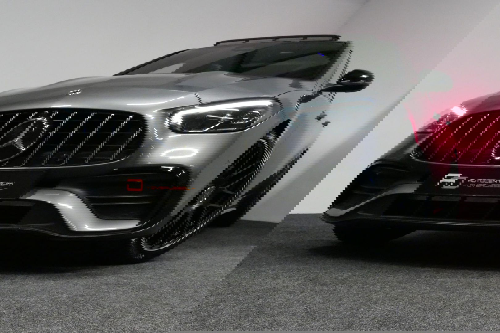 Mercedes-Benz C-Klasse 200 Launch Edition AMG Line / Orig. Nederlands / C63S AMG Diffuser / Panamericana Grill / Panoramadak / Carbon inleg / Apple Carplay - Android Auto / Ambienteverlichting / Stoelverwarming / 19'' LMV / Cruise Control / Achteruitrijcamera / Widescreen