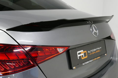 Mercedes-Benz C-Klasse 200 Launch Edition AMG Line / Orig. Nederlands / C63S AMG Diffuser / Panamericana Grill / Panoramadak / Carbon inleg / Apple Carplay - Android Auto / Ambienteverlichting / Stoelverwarming / 19'' LMV / Cruise Control / Achteruitrijcamera / Widescreen