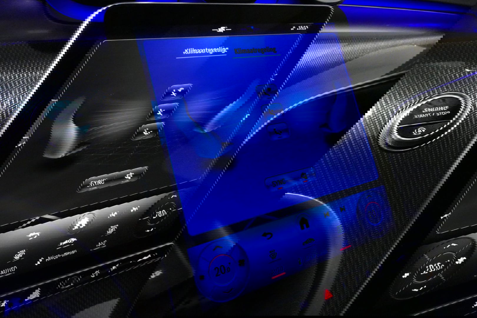 Mercedes-Benz C-Klasse 200 Launch Edition AMG Line / Orig. Nederlands / C63S AMG Diffuser / Panamericana Grill / Panoramadak / Carbon inleg / Apple Carplay - Android Auto / Ambienteverlichting / Stoelverwarming / 19'' LMV / Cruise Control / Achteruitrijcamera / Widescreen