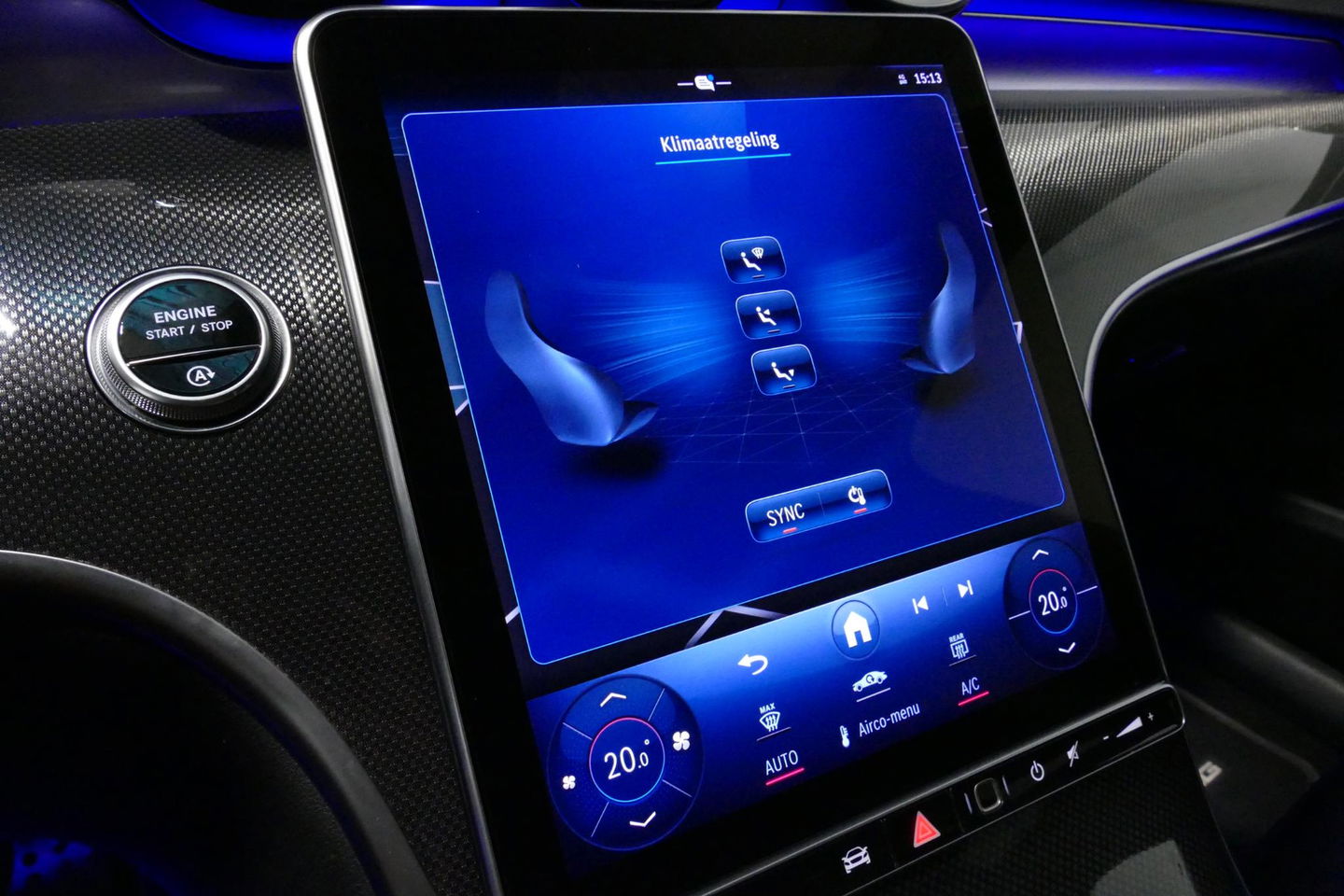 Mercedes-Benz C-Klasse 200 Launch Edition AMG Line / Orig. Nederlands / C63S AMG Diffuser / Panamericana Grill / Panoramadak / Carbon inleg / Apple Carplay - Android Auto / Ambienteverlichting / Stoelverwarming / 19'' LMV / Cruise Control / Achteruitrijcamera / Widescreen