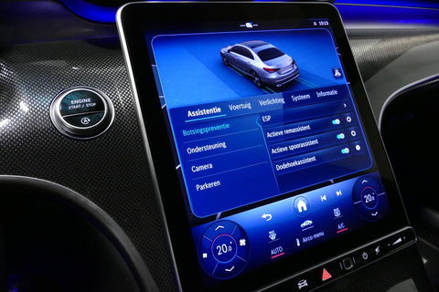 Mercedes-Benz C-Klasse 200 Launch Edition AMG Line / Orig. Nederlands / C63S AMG Diffuser / Panamericana Grill / Panoramadak / Carbon inleg / Apple Carplay - Android Auto / Ambienteverlichting / Stoelverwarming / 19'' LMV / Cruise Control / Achteruitrijcamera / Widescreen