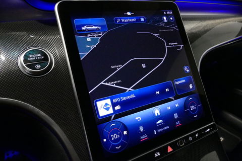 Mercedes-Benz C-Klasse 200 Launch Edition AMG Line / Orig. Nederlands / C63S AMG Diffuser / Panamericana Grill / Panoramadak / Carbon inleg / Apple Carplay - Android Auto / Ambienteverlichting / Stoelverwarming / 19'' LMV / Cruise Control / Achteruitrijcamera / Widescreen