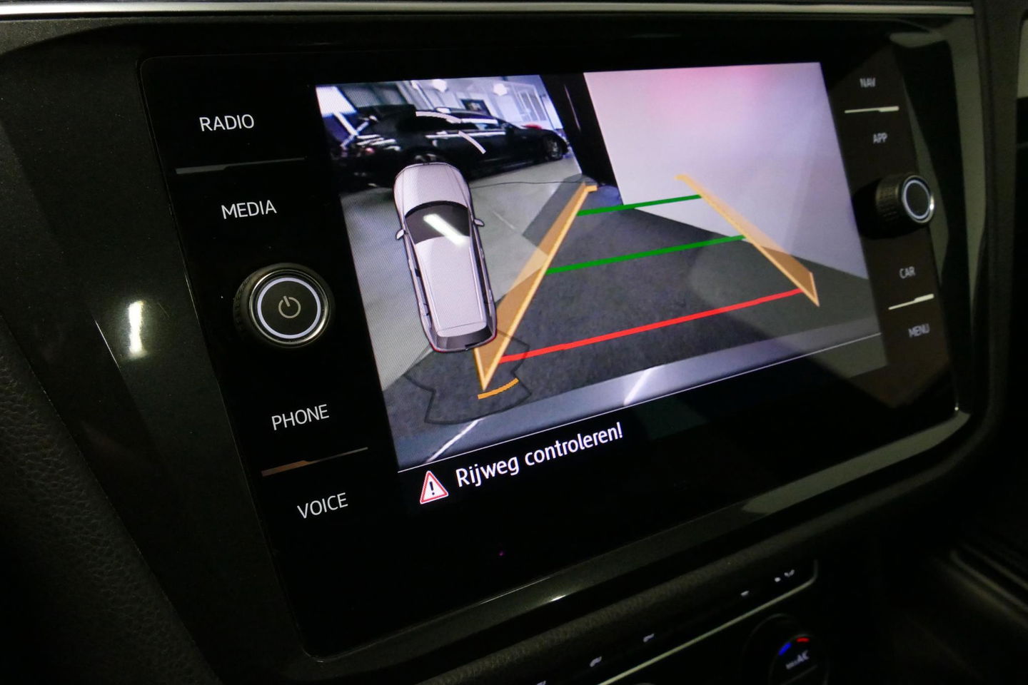 Volkswagen Tiguan 1.4 TSI ACT Business R / Orig. Nederlands / R-line / Black Style / 20" Suzuka LMV / Panoramadak / LED koplampen / Stoelmassage / Stoelverwarming / Virtual Cockpit / Achteruitrijcamera /  Adapt. Cruise / Elek. achterklep /  Apple Carplay-Android Auto / DAB