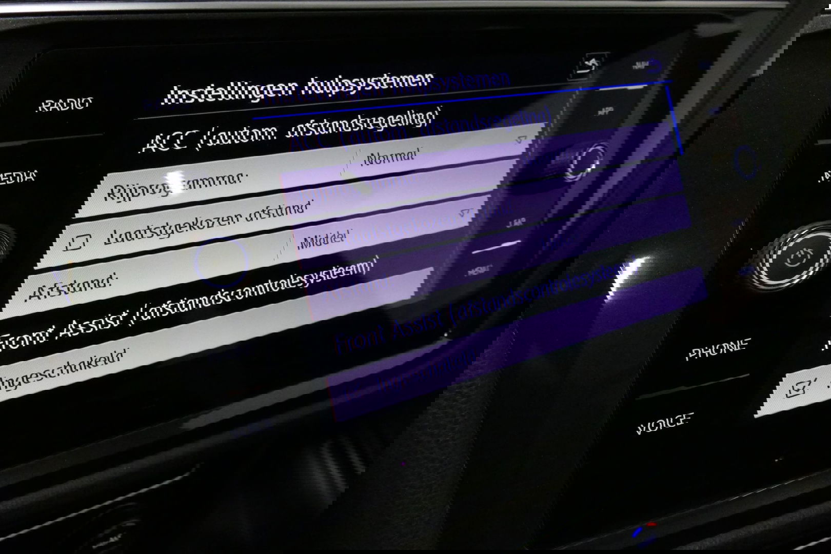 Volkswagen Tiguan 1.4 TSI ACT Business R / Orig. Nederlands / R-line / Black Style / 20" Suzuka LMV / Panoramadak / LED koplampen / Stoelmassage / Stoelverwarming / Virtual Cockpit / Achteruitrijcamera /  Adapt. Cruise / Elek. achterklep /  Apple Carplay-Android Auto / DAB