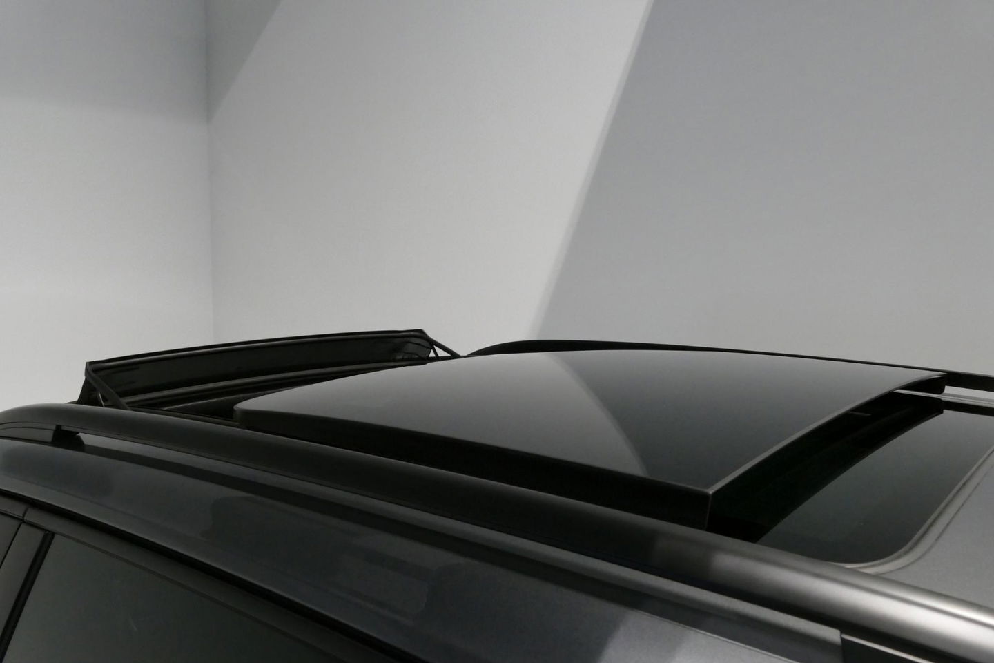 Volkswagen Tiguan 1.4 TSI ACT Business R / Orig. Nederlands / R-line / Black Style / 20" Suzuka LMV / Panoramadak / LED koplampen / Stoelmassage / Stoelverwarming / Virtual Cockpit / Achteruitrijcamera /  Adapt. Cruise / Elek. achterklep /  Apple Carplay-Android Auto / DAB