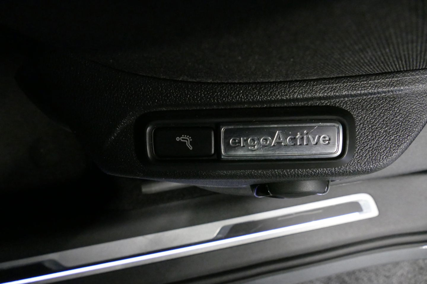 Volkswagen Tiguan 1.4 TSI ACT Business R / Orig. Nederlands / R-line / Black Style / 20" Suzuka LMV / Panoramadak / LED koplampen / Stoelmassage / Stoelverwarming / Virtual Cockpit / Achteruitrijcamera /  Adapt. Cruise / Elek. achterklep /  Apple Carplay-Android Auto / DAB