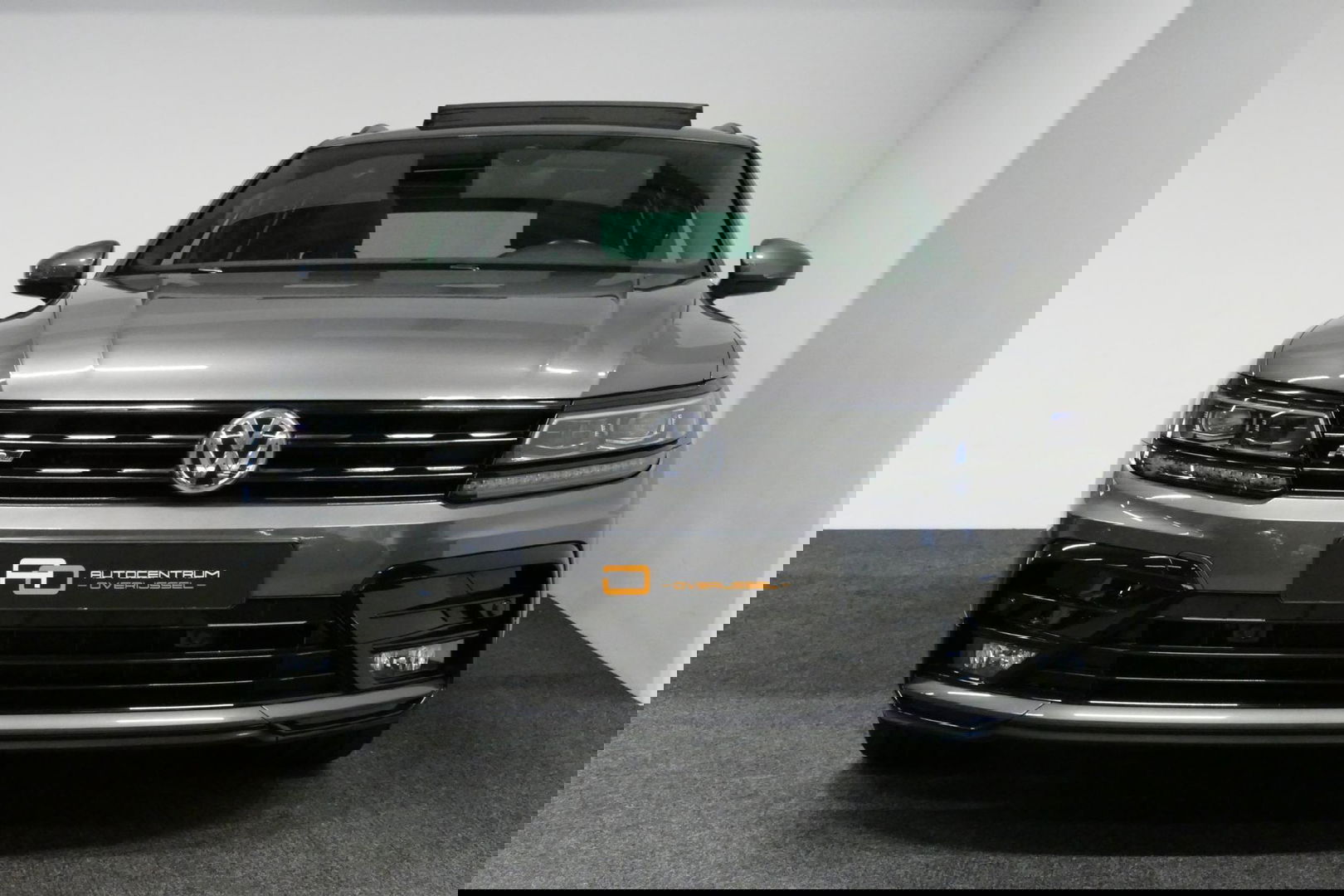 Volkswagen Tiguan 1.4 TSI ACT Business R / Orig. Nederlands / R-line / Black Style / 20" Suzuka LMV / Panoramadak / LED koplampen / Stoelmassage / Stoelverwarming / Virtual Cockpit / Achteruitrijcamera /  Adapt. Cruise / Elek. achterklep /  Apple Carplay-Android Auto / DAB