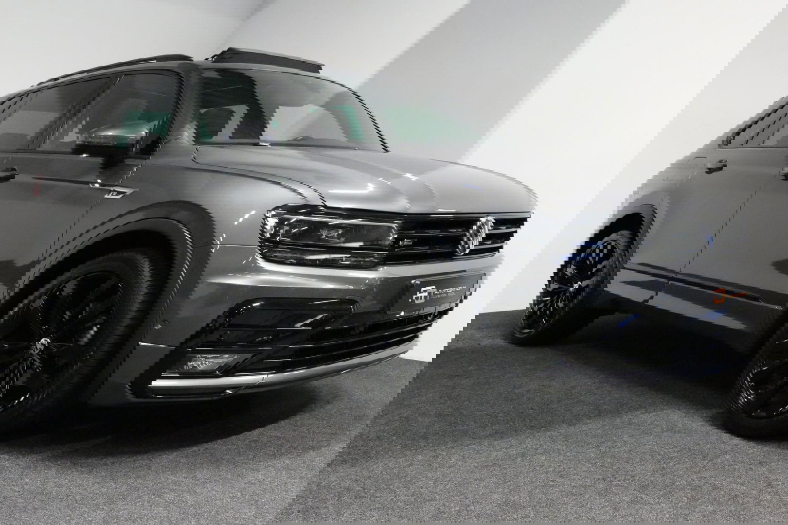 Volkswagen Tiguan 1.4 TSI ACT Business R / Orig. Nederlands / R-line / Black Style / 20" Suzuka LMV / Panoramadak / LED koplampen / Stoelmassage / Stoelverwarming / Virtual Cockpit / Achteruitrijcamera /  Adapt. Cruise / Elek. achterklep /  Apple Carplay-Android Auto / DAB