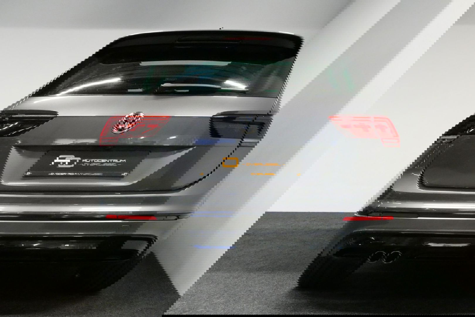 Volkswagen Tiguan 1.4 TSI ACT Business R / Orig. Nederlands / R-line / Black Style / 20" Suzuka LMV / Panoramadak / LED koplampen / Stoelmassage / Stoelverwarming / Virtual Cockpit / Achteruitrijcamera /  Adapt. Cruise / Elek. achterklep /  Apple Carplay-Android Auto / DAB