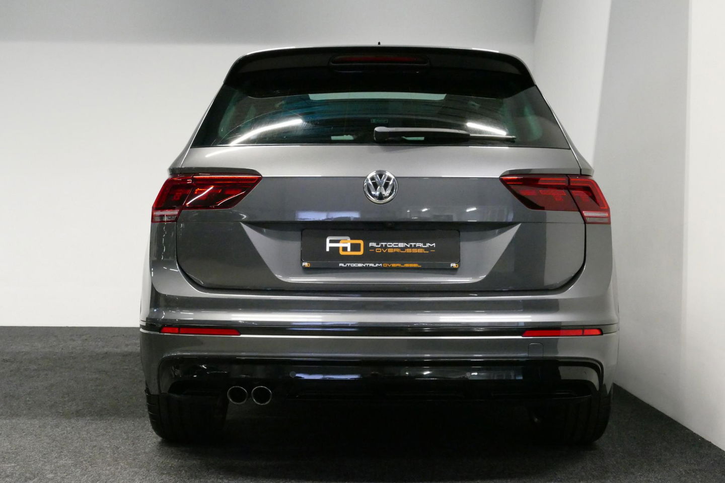 Volkswagen Tiguan 1.4 TSI ACT Business R / Orig. Nederlands / R-line / Black Style / 20" Suzuka LMV / Panoramadak / LED koplampen / Stoelmassage / Stoelverwarming / Virtual Cockpit / Achteruitrijcamera /  Adapt. Cruise / Elek. achterklep /  Apple Carplay-Android Auto / DAB
