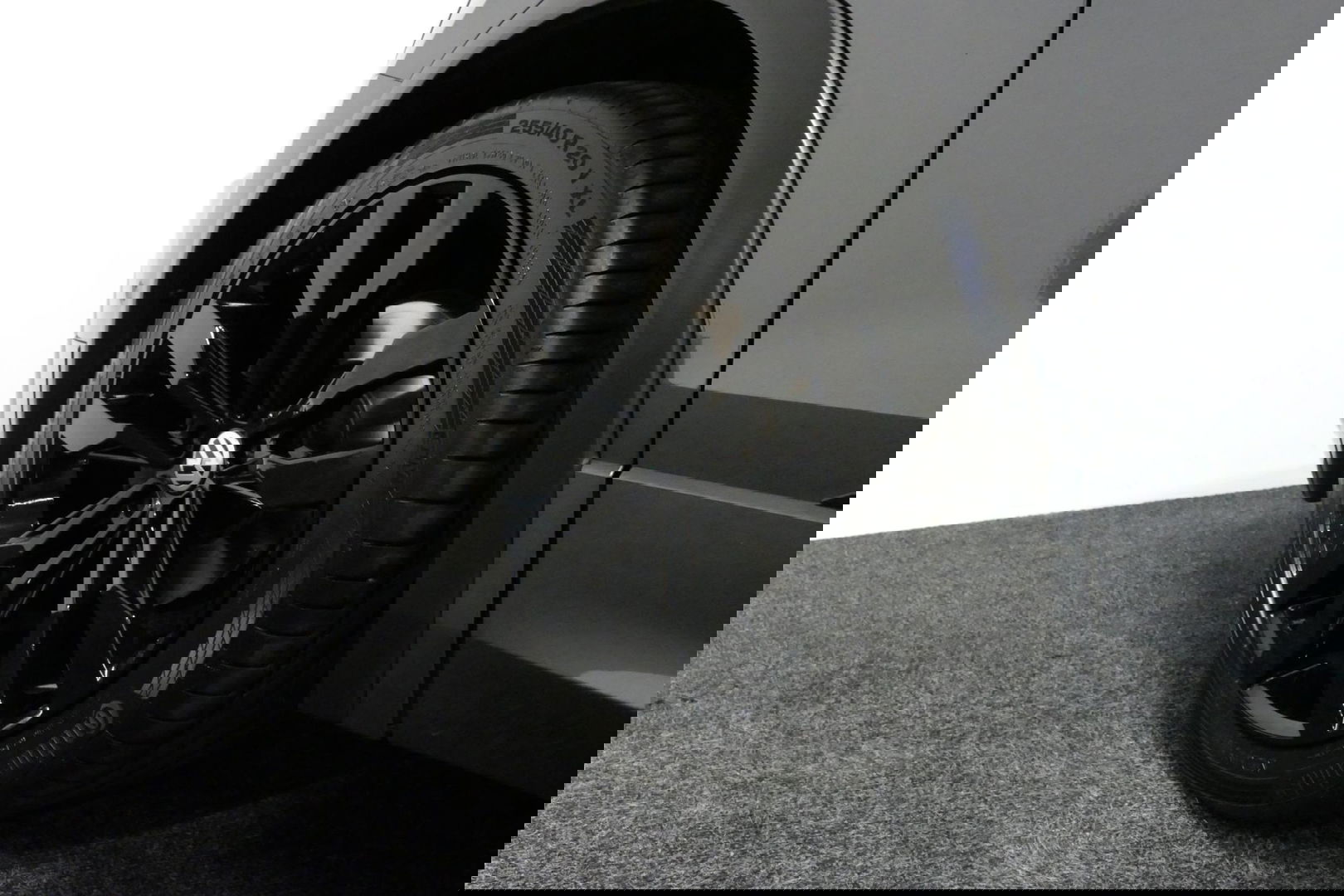 Volkswagen Tiguan 1.4 TSI ACT Business R / Orig. Nederlands / R-line / Black Style / 20" Suzuka LMV / Panoramadak / LED koplampen / Stoelmassage / Stoelverwarming / Virtual Cockpit / Achteruitrijcamera /  Adapt. Cruise / Elek. achterklep /  Apple Carplay-Android Auto / DAB