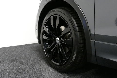 Volkswagen Tiguan 1.4 TSI ACT Business R / Orig. Nederlands / R-line / Black Style / 20" Suzuka LMV / Panoramadak / LED koplampen / Stoelmassage / Stoelverwarming / Virtual Cockpit / Achteruitrijcamera /  Adapt. Cruise / Elek. achterklep /  Apple Carplay-Android Auto / DAB