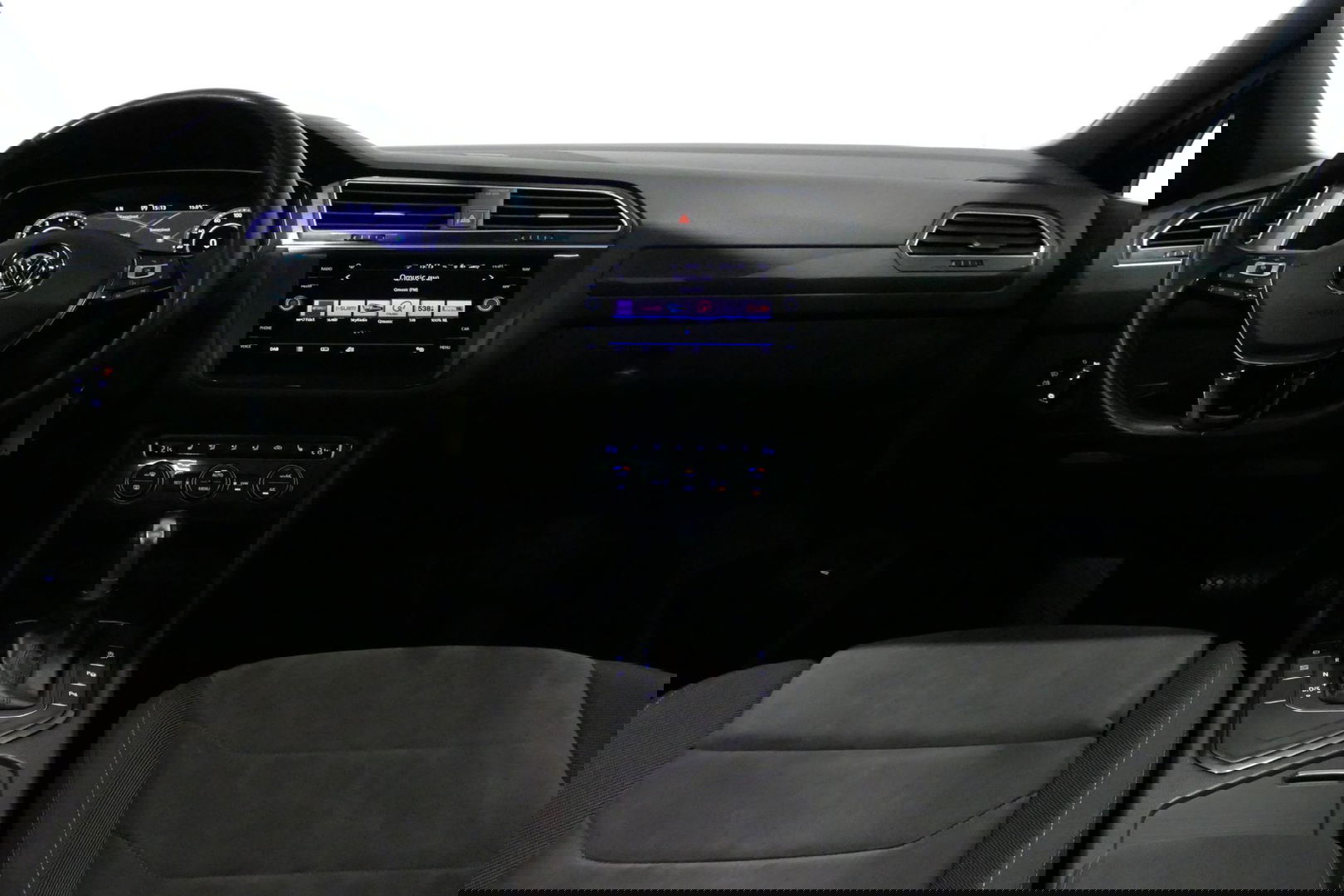 Volkswagen Tiguan 1.4 TSI ACT Business R / Orig. Nederlands / R-line / Black Style / 20" Suzuka LMV / Panoramadak / LED koplampen / Stoelmassage / Stoelverwarming / Virtual Cockpit / Achteruitrijcamera /  Adapt. Cruise / Elek. achterklep /  Apple Carplay-Android Auto / DAB