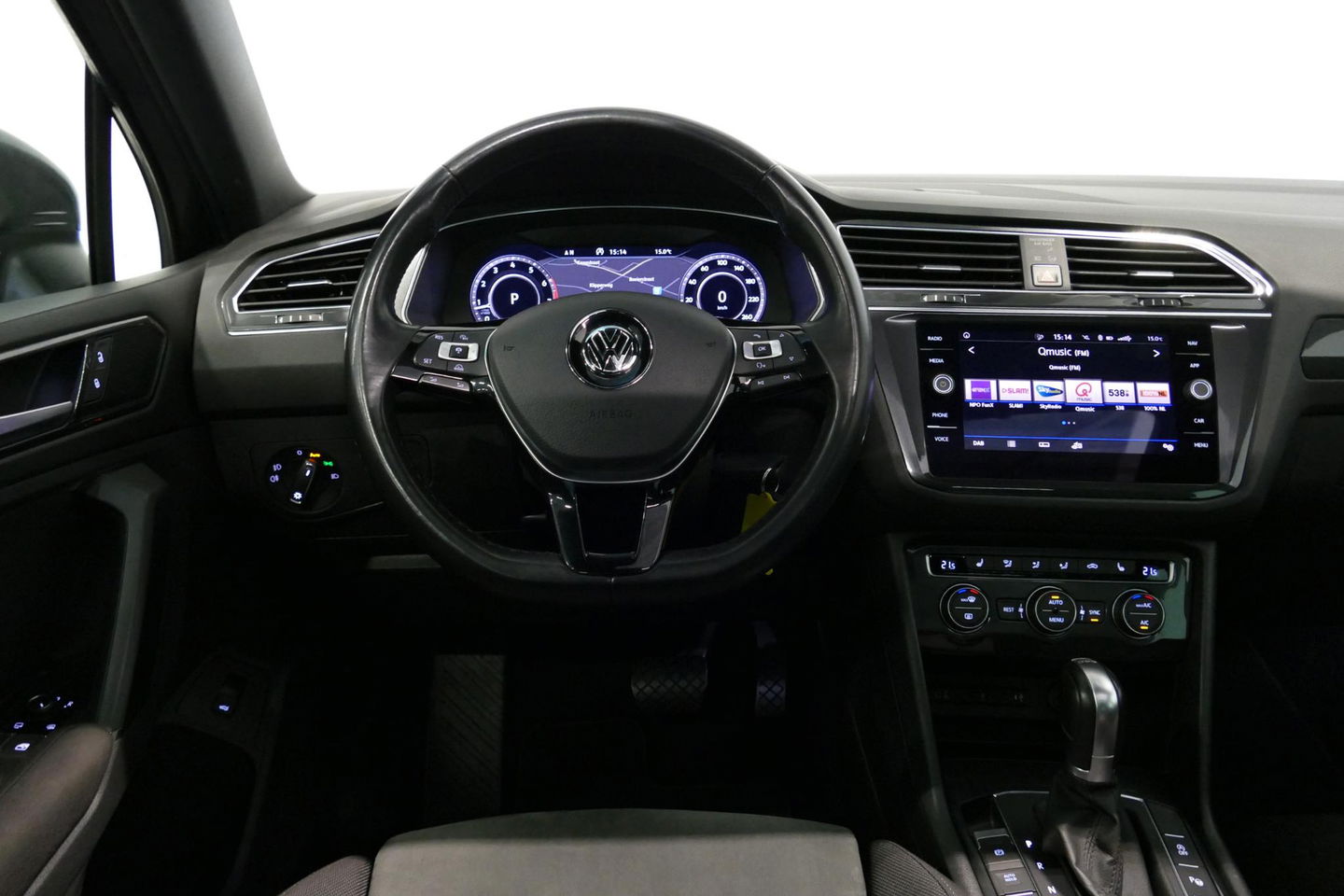 Volkswagen Tiguan 1.4 TSI ACT Business R / Orig. Nederlands / R-line / Black Style / 20" Suzuka LMV / Panoramadak / LED koplampen / Stoelmassage / Stoelverwarming / Virtual Cockpit / Achteruitrijcamera /  Adapt. Cruise / Elek. achterklep /  Apple Carplay-Android Auto / DAB