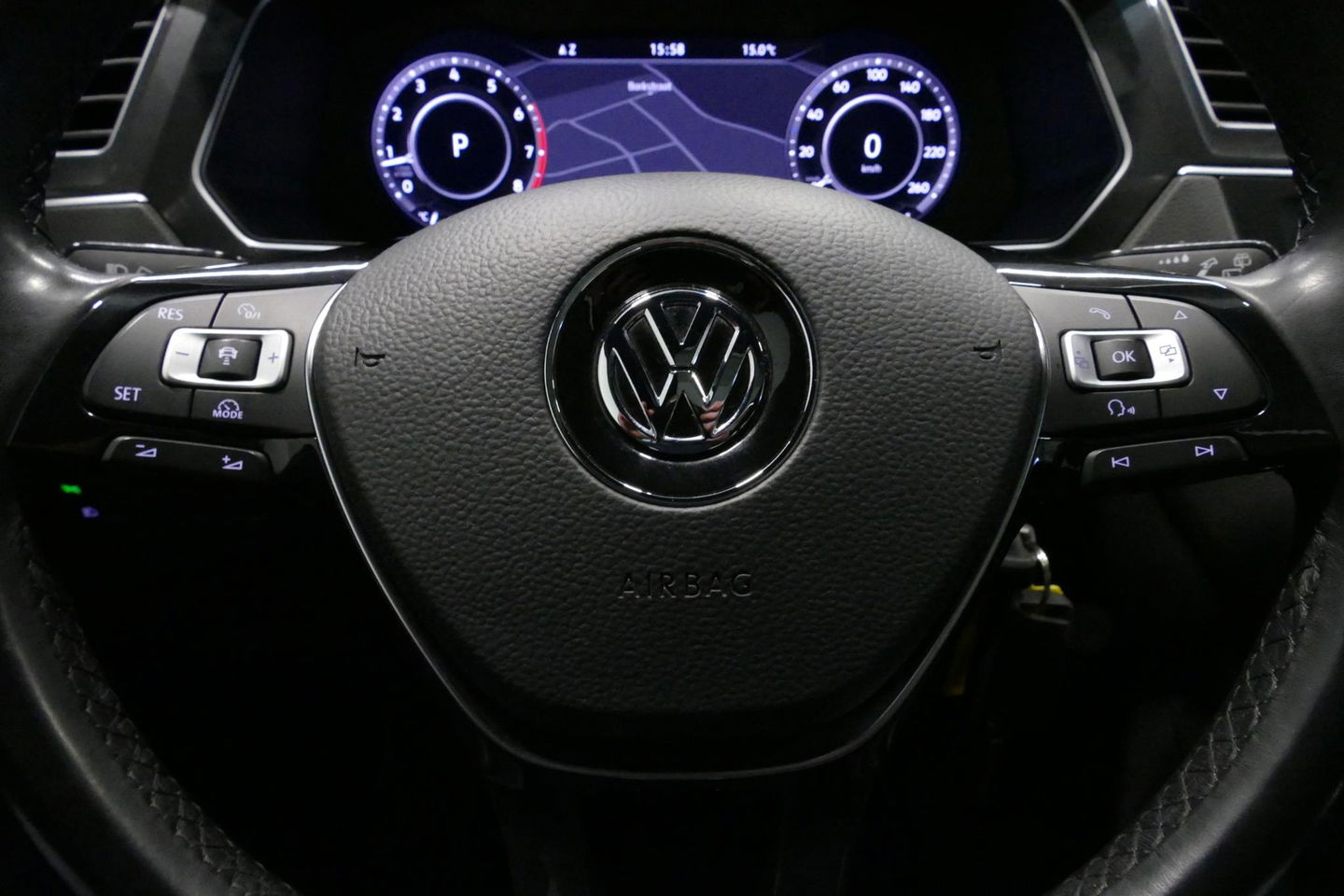 Volkswagen Tiguan 1.4 TSI ACT Business R / Orig. Nederlands / R-line / Black Style / 20" Suzuka LMV / Panoramadak / LED koplampen / Stoelmassage / Stoelverwarming / Virtual Cockpit / Achteruitrijcamera /  Adapt. Cruise / Elek. achterklep /  Apple Carplay-Android Auto / DAB