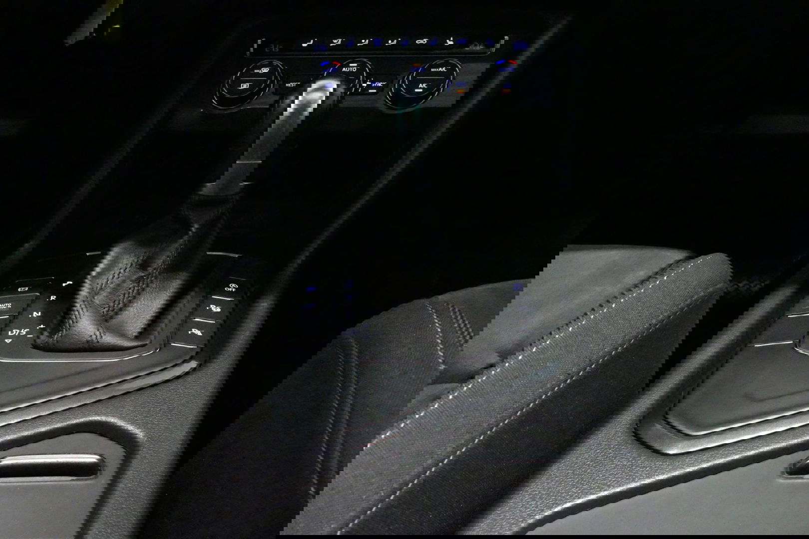 Volkswagen Tiguan 1.4 TSI ACT Business R / Orig. Nederlands / R-line / Black Style / 20" Suzuka LMV / Panoramadak / LED koplampen / Stoelmassage / Stoelverwarming / Virtual Cockpit / Achteruitrijcamera /  Adapt. Cruise / Elek. achterklep /  Apple Carplay-Android Auto / DAB