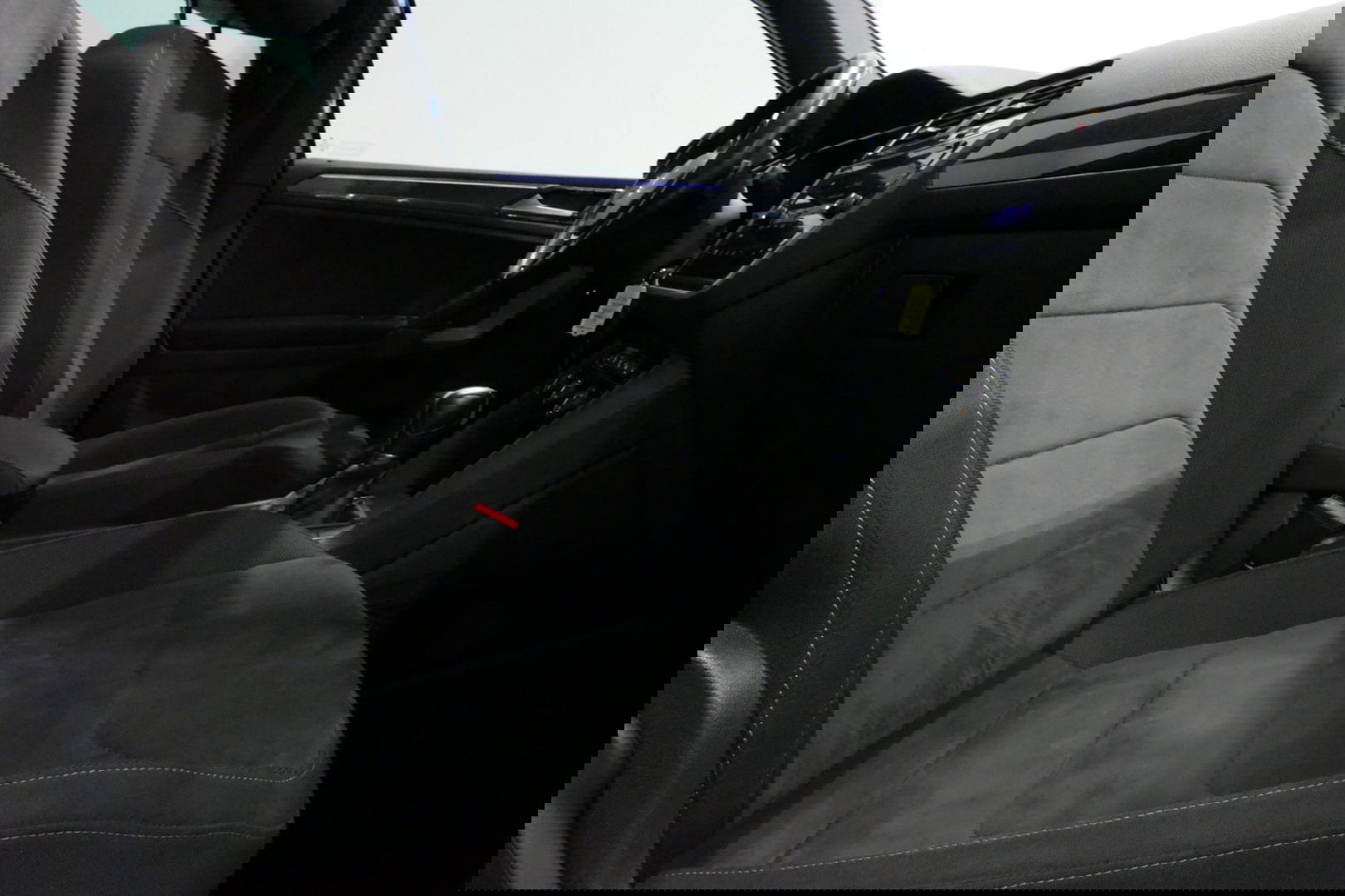 Volkswagen Tiguan 1.4 TSI ACT Business R / Orig. Nederlands / R-line / Black Style / 20" Suzuka LMV / Panoramadak / LED koplampen / Stoelmassage / Stoelverwarming / Virtual Cockpit / Achteruitrijcamera /  Adapt. Cruise / Elek. achterklep /  Apple Carplay-Android Auto / DAB