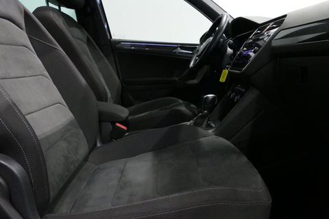 Volkswagen Tiguan 1.4 TSI ACT Business R / Orig. Nederlands / R-line / Black Style / 20" Suzuka LMV / Panoramadak / LED koplampen / Stoelmassage / Stoelverwarming / Virtual Cockpit / Achteruitrijcamera /  Adapt. Cruise / Elek. achterklep /  Apple Carplay-Android Auto / DAB