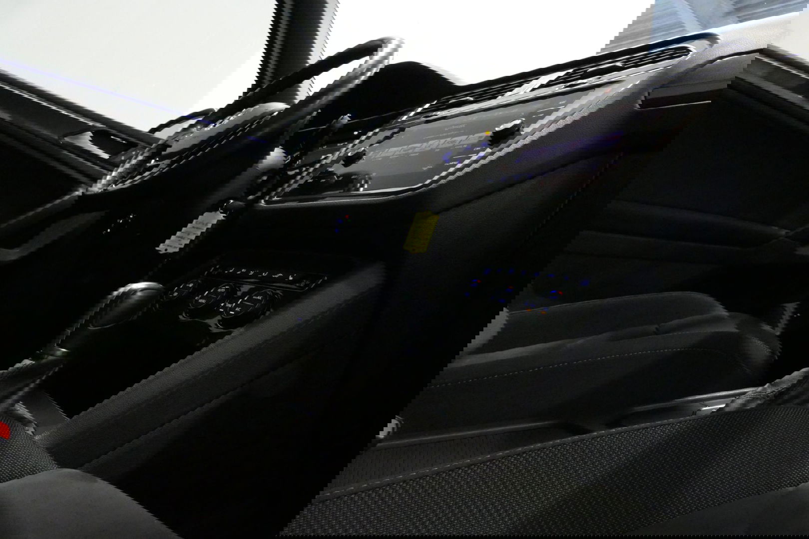 Volkswagen Tiguan 1.4 TSI ACT Business R / Orig. Nederlands / R-line / Black Style / 20" Suzuka LMV / Panoramadak / LED koplampen / Stoelmassage / Stoelverwarming / Virtual Cockpit / Achteruitrijcamera /  Adapt. Cruise / Elek. achterklep /  Apple Carplay-Android Auto / DAB