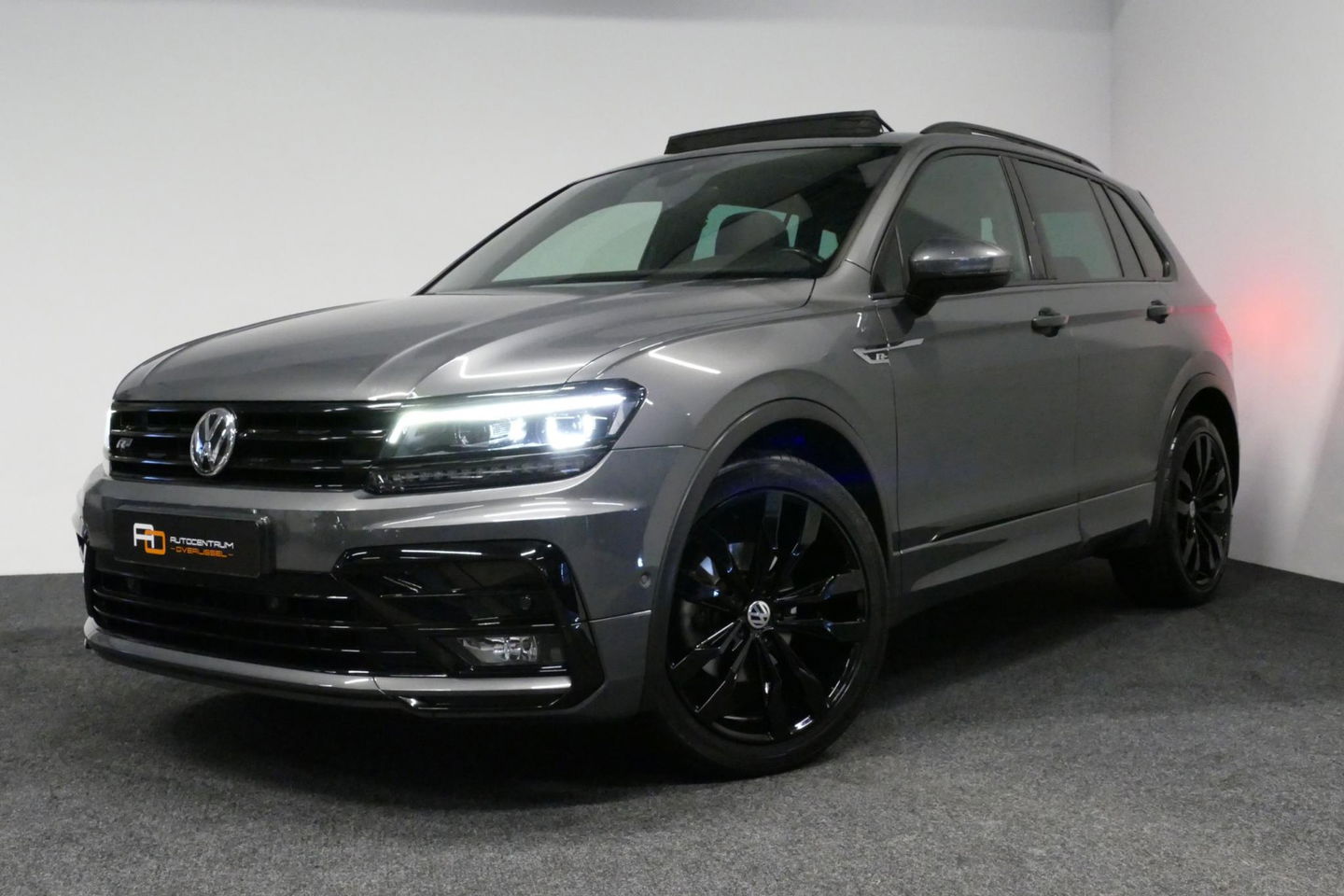 Volkswagen Tiguan 1.4 TSI ACT Business R / Orig. Nederlands / R-line / Black Style / 20" Suzuka LMV / Panoramadak / LED koplampen / Stoelmassage / Stoelverwarming / Virtual Cockpit / Achteruitrijcamera /  Adapt. Cruise / Elek. achterklep /  Apple Carplay-Android Auto / DAB