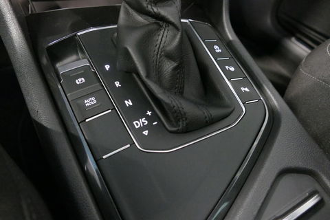 Volkswagen Tiguan 1.4 TSI ACT Business R / Orig. Nederlands / R-line / Black Style / 20" Suzuka LMV / Panoramadak / LED koplampen / Stoelmassage / Stoelverwarming / Virtual Cockpit / Achteruitrijcamera /  Adapt. Cruise / Elek. achterklep /  Apple Carplay-Android Auto / DAB