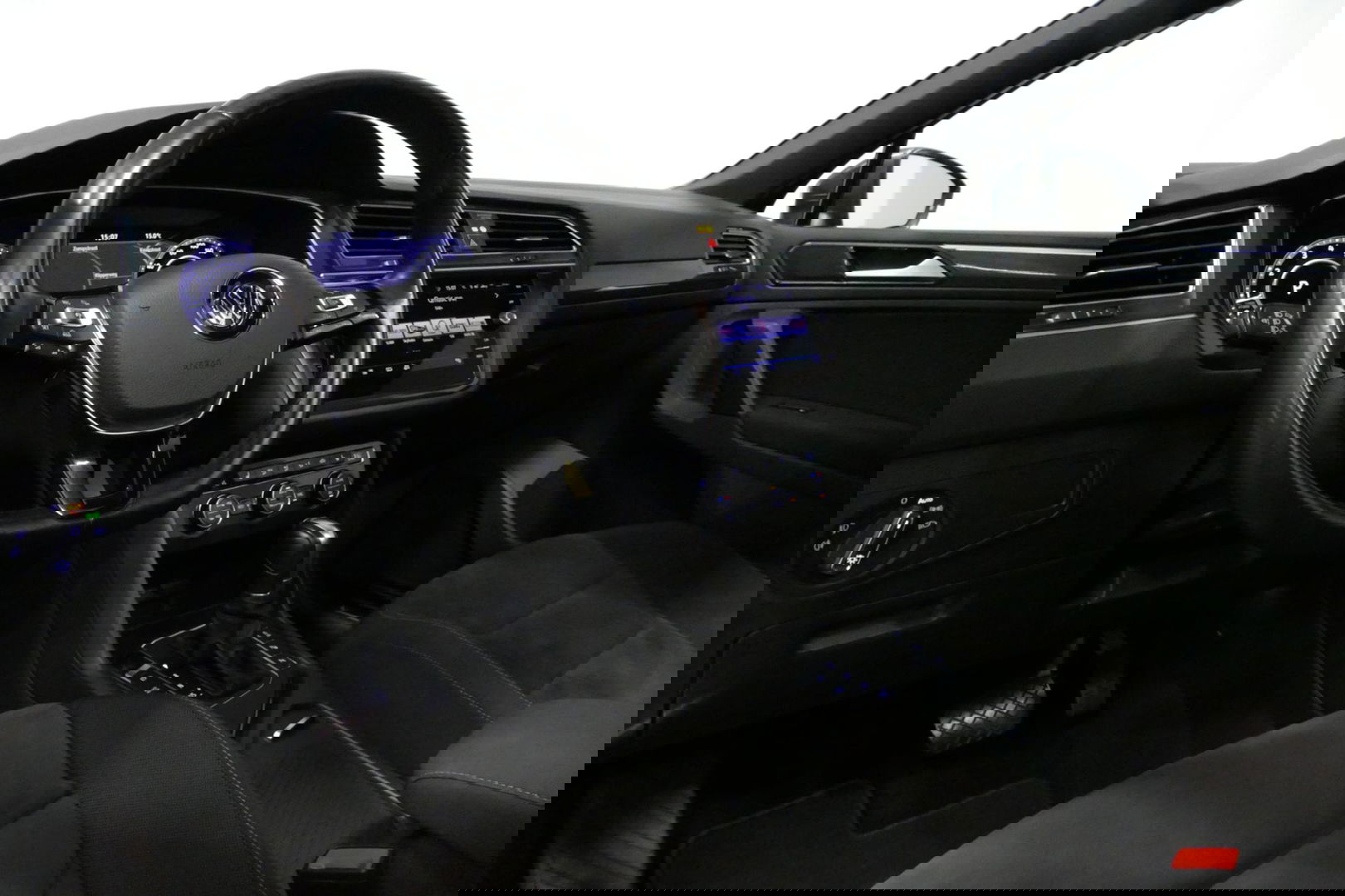 Volkswagen Tiguan 1.4 TSI ACT Business R / Orig. Nederlands / R-line / Black Style / 20" Suzuka LMV / Panoramadak / LED koplampen / Stoelmassage / Stoelverwarming / Virtual Cockpit / Achteruitrijcamera /  Adapt. Cruise / Elek. achterklep /  Apple Carplay-Android Auto / DAB