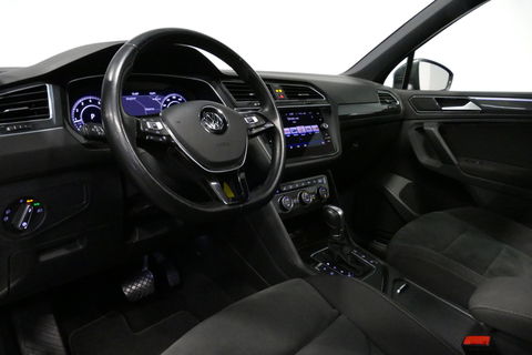 Volkswagen Tiguan 1.4 TSI ACT Business R / Orig. Nederlands / R-line / Black Style / 20" Suzuka LMV / Panoramadak / LED koplampen / Stoelmassage / Stoelverwarming / Virtual Cockpit / Achteruitrijcamera /  Adapt. Cruise / Elek. achterklep /  Apple Carplay-Android Auto / DAB