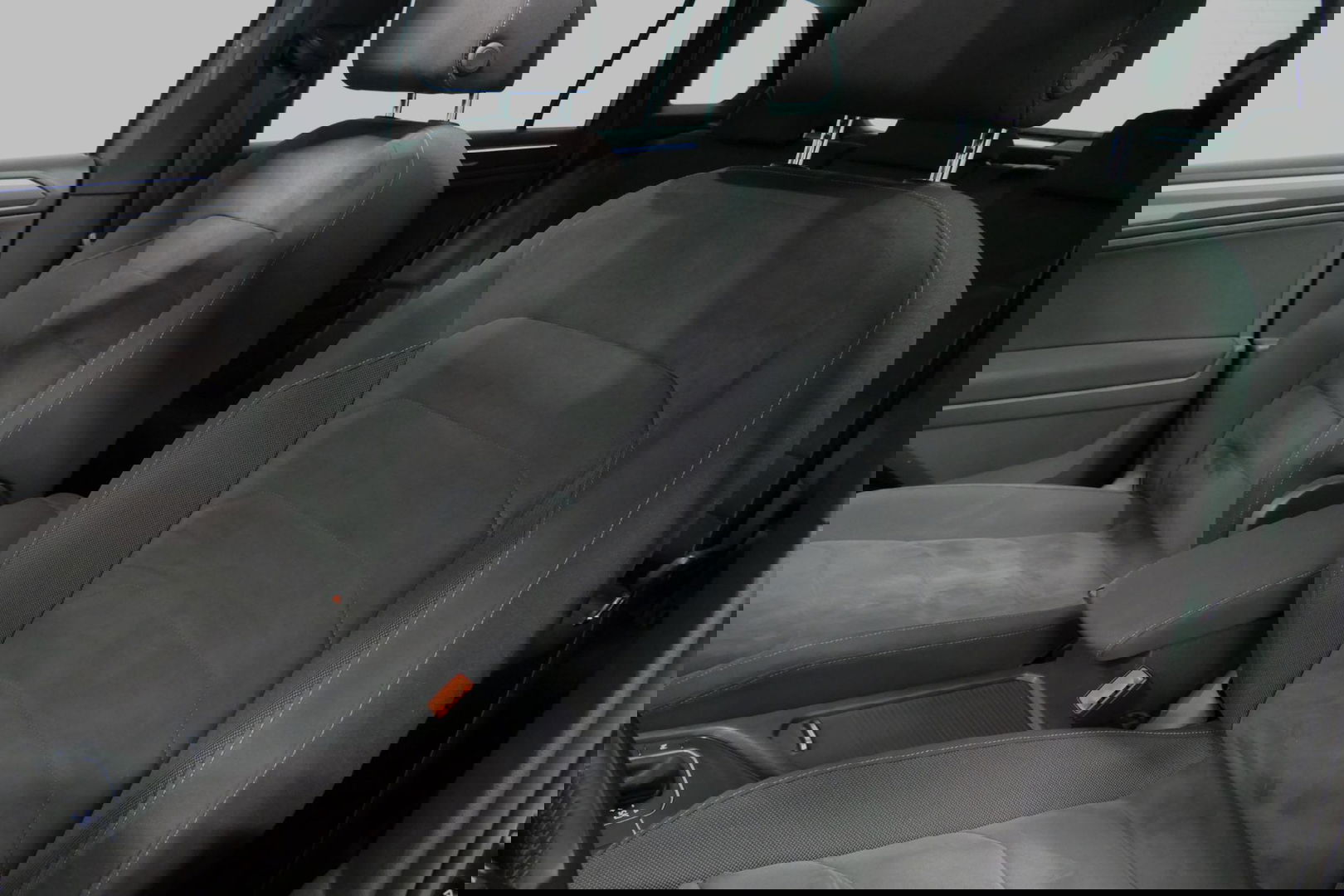 Volkswagen Tiguan 1.4 TSI ACT Business R / Orig. Nederlands / R-line / Black Style / 20" Suzuka LMV / Panoramadak / LED koplampen / Stoelmassage / Stoelverwarming / Virtual Cockpit / Achteruitrijcamera /  Adapt. Cruise / Elek. achterklep /  Apple Carplay-Android Auto / DAB