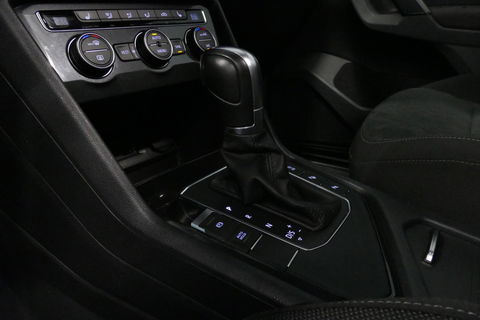 Volkswagen Tiguan 1.4 TSI ACT Business R / Orig. Nederlands / R-line / Black Style / 20" Suzuka LMV / Panoramadak / LED koplampen / Stoelmassage / Stoelverwarming / Virtual Cockpit / Achteruitrijcamera /  Adapt. Cruise / Elek. achterklep /  Apple Carplay-Android Auto / DAB