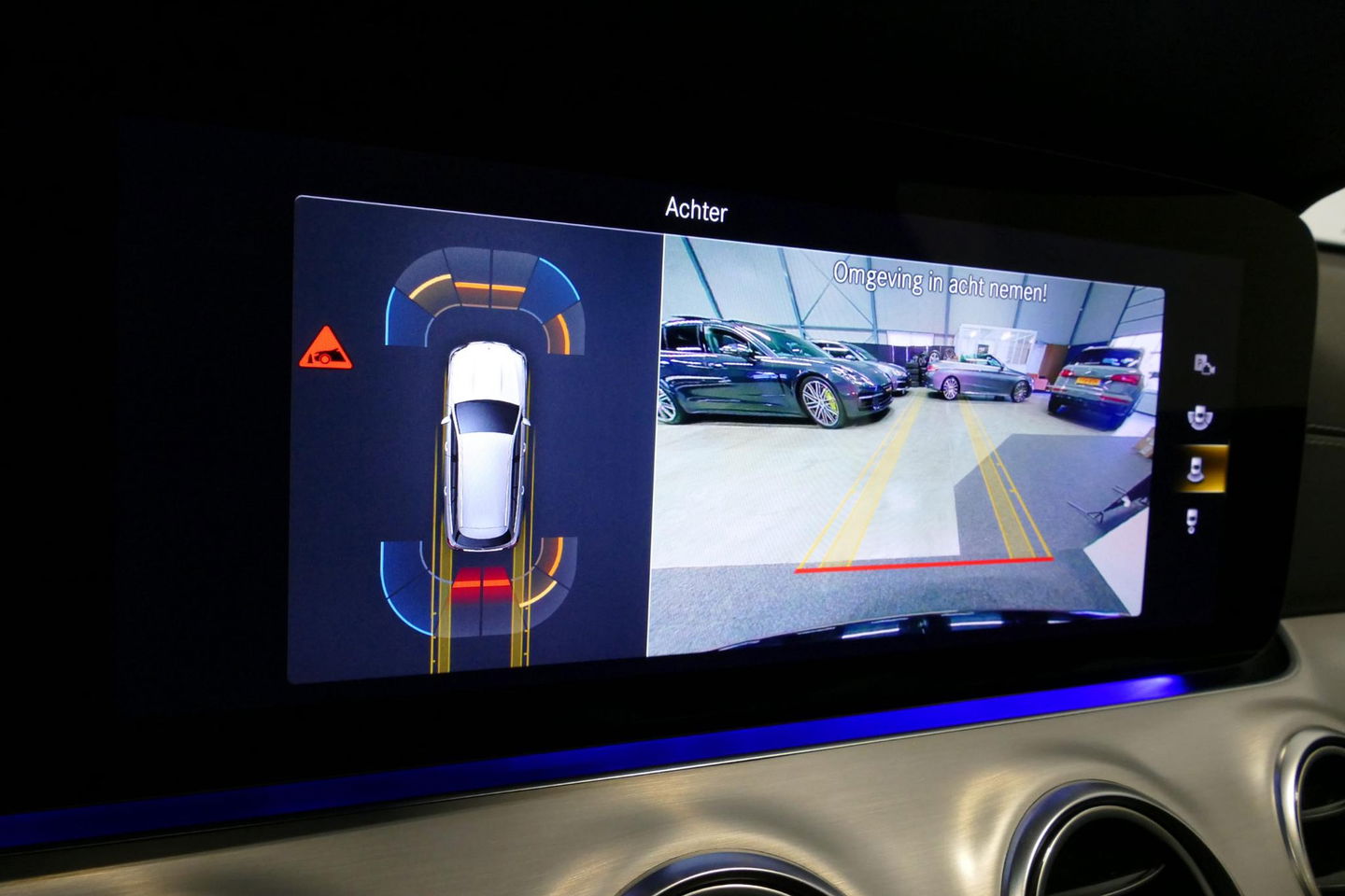 Mercedes-Benz E-Klasse Estate 300 e AMG Line / E63 AMG Grill / E63 AMG Diffuser / Panoramadak / Burmester Sound System / Sfeerverlichting / Luchtvering (achteras) / LED High Performance / 20'' LMV / Night pakket / Apple Carplay - Andriod auto / Stoelverwarming / Trekhaak (zwenk