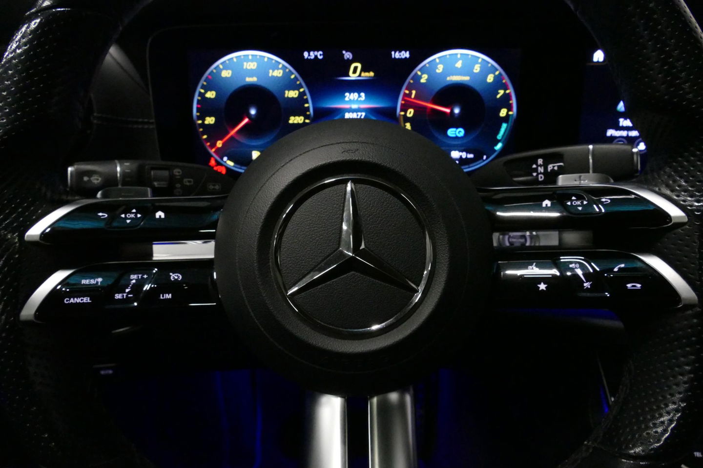 Mercedes-Benz E-Klasse Estate 300 e AMG Line / E63 AMG Grill / E63 AMG Diffuser / Panoramadak / Burmester Sound System / Sfeerverlichting / Luchtvering (achteras) / LED High Performance / 20'' LMV / Night pakket / Apple Carplay - Andriod auto / Stoelverwarming / Trekhaak (zwenk