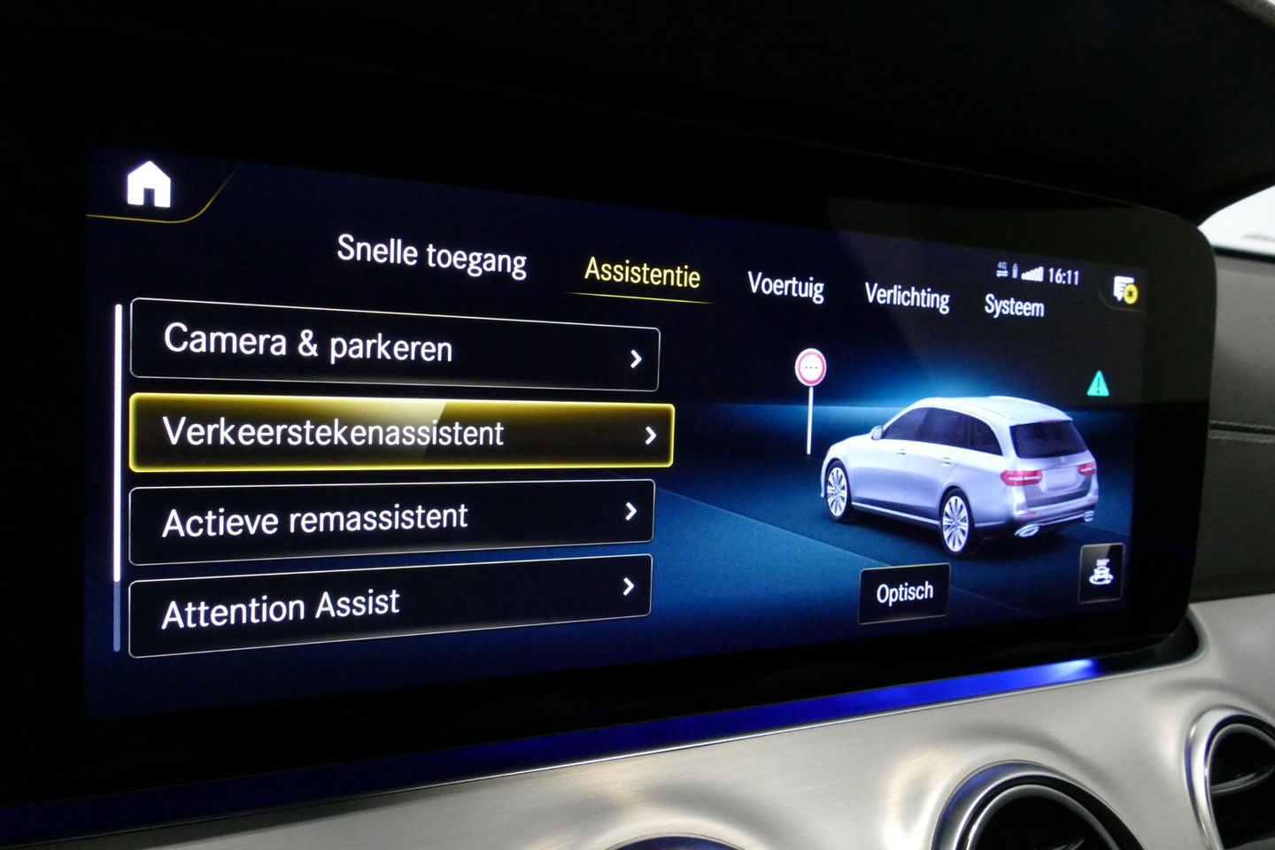 Mercedes-Benz E-Klasse Estate 300 e AMG Line / E63 AMG Grill / E63 AMG Diffuser / Panoramadak / Burmester Sound System / Sfeerverlichting / Luchtvering (achteras) / LED High Performance / 20'' LMV / Night pakket / Apple Carplay - Andriod auto / Stoelverwarming / Trekhaak (zwenk