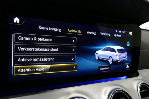 Mercedes-Benz E-Klasse Estate 300 e AMG Line / E63 AMG Grill / E63 AMG Diffuser / Panoramadak / Burmester Sound System / Sfeerverlichting / Luchtvering (achteras) / LED High Performance / 20'' LMV / Night pakket / Apple Carplay - Andriod auto / Stoelverwarming / Trekhaak (zwenk