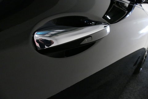 Mercedes-Benz E-Klasse Estate 300 e AMG Line / E63 AMG Grill / E63 AMG Diffuser / Panoramadak / Burmester Sound System / Sfeerverlichting / Luchtvering (achteras) / LED High Performance / 20'' LMV / Night pakket / Apple Carplay - Andriod auto / Stoelverwarming / Trekhaak (zwenk