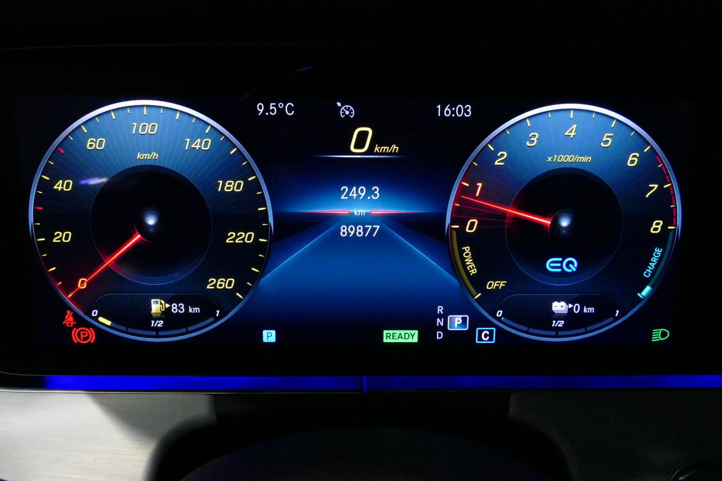 Mercedes-Benz E-Klasse Estate 300 e AMG Line / E63 AMG Grill / E63 AMG Diffuser / Panoramadak / Burmester Sound System / Sfeerverlichting / Luchtvering (achteras) / LED High Performance / 20'' LMV / Night pakket / Apple Carplay - Andriod auto / Stoelverwarming / Trekhaak (zwenk