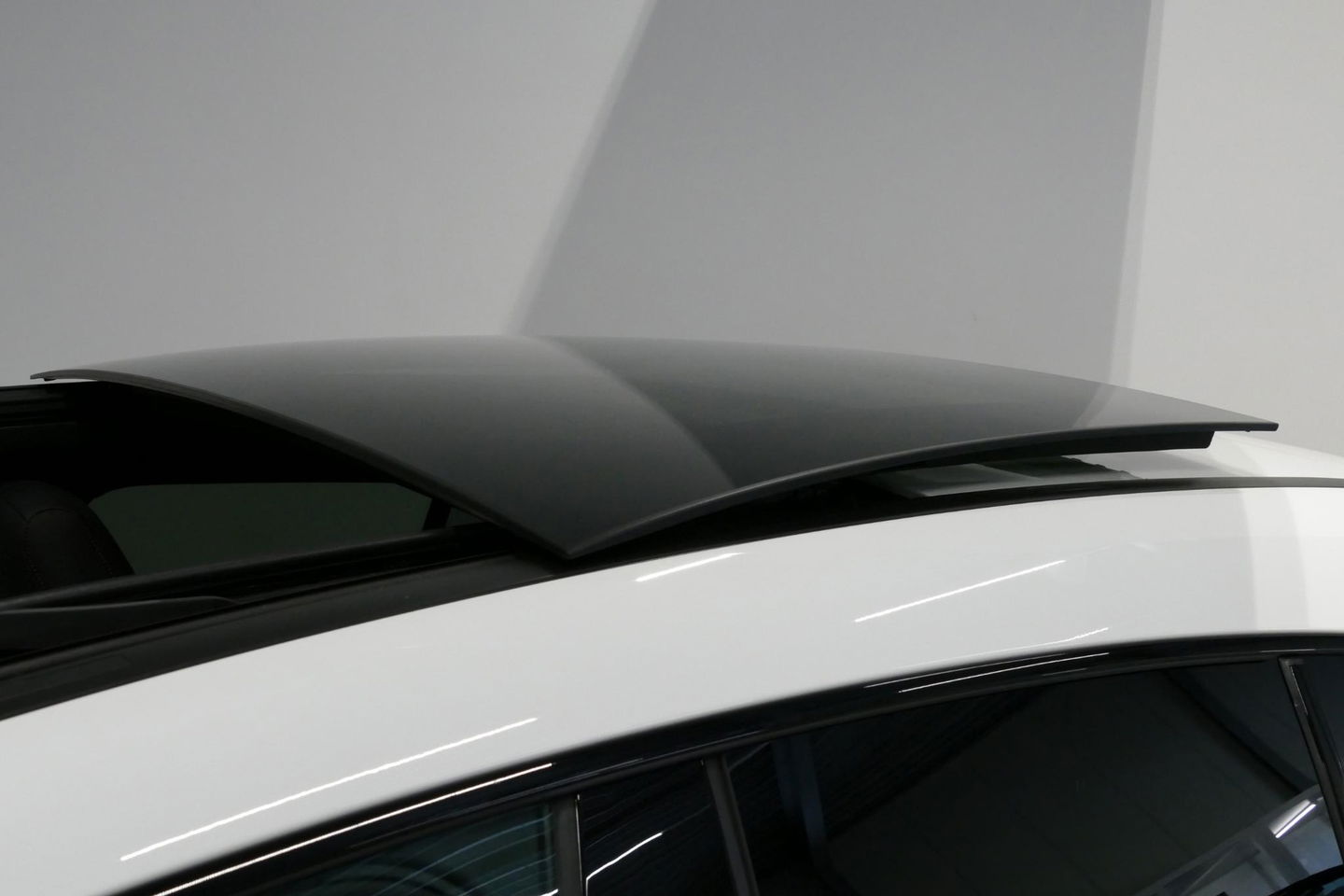 Mercedes-Benz CLA Shooting Brake 220 AMG Line / CLA45 AMG Diffuser / Panamericana Grill / Panoramadak / Burmester Surround Sound / Stoelverwarming / LED High Performance koplampen / Nightpakket / Agility Control / Ambienteverlichting / Widescreen / 19'' LMV / Elektr. bedie