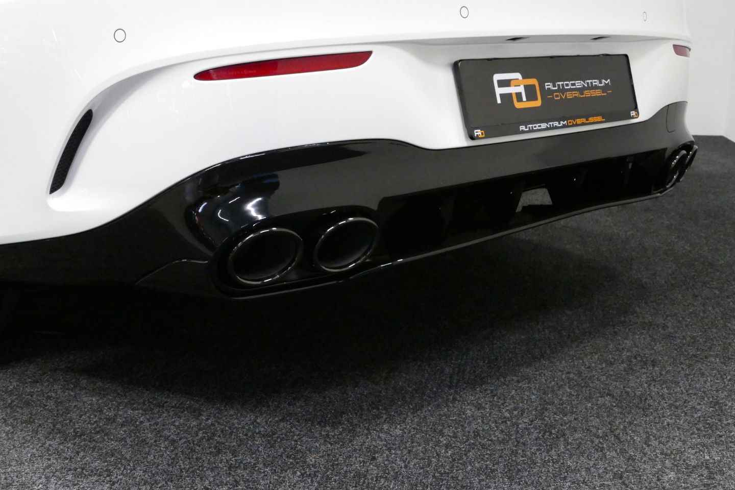 Mercedes-Benz CLA Shooting Brake 220 AMG Line / CLA45 AMG Diffuser / Panamericana Grill / Panoramadak / Burmester Surround Sound / Stoelverwarming / LED High Performance koplampen / Nightpakket / Agility Control / Ambienteverlichting / Widescreen / 19'' LMV / Elektr. bedie