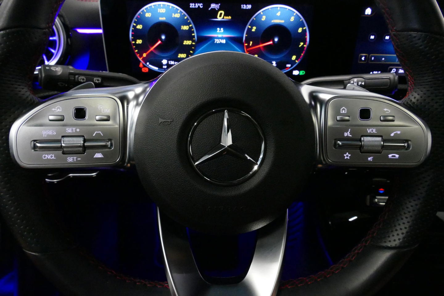 Mercedes-Benz CLA Shooting Brake 220 AMG Line / CLA45 AMG Diffuser / Panamericana Grill / Panoramadak / Burmester Surround Sound / Stoelverwarming / LED High Performance koplampen / Nightpakket / Agility Control / Ambienteverlichting / Widescreen / 19'' LMV / Elektr. bedie