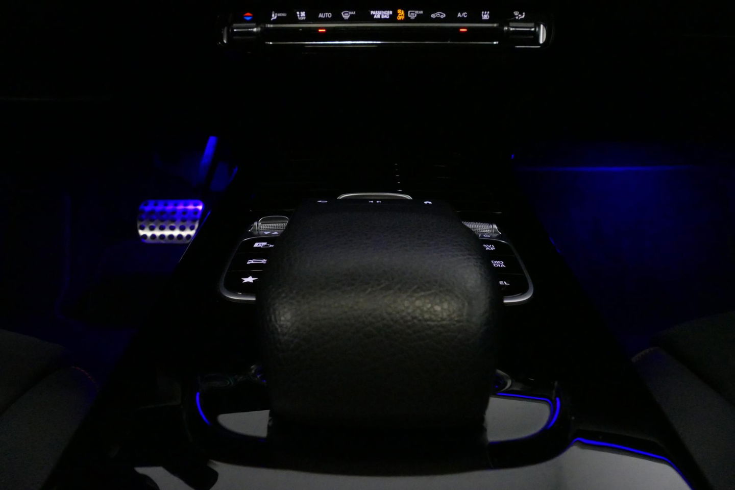 Mercedes-Benz CLA Shooting Brake 220 AMG Line / CLA45 AMG Diffuser / Panamericana Grill / Panoramadak / Burmester Surround Sound / Stoelverwarming / LED High Performance koplampen / Nightpakket / Agility Control / Ambienteverlichting / Widescreen / 19'' LMV / Elektr. bedie