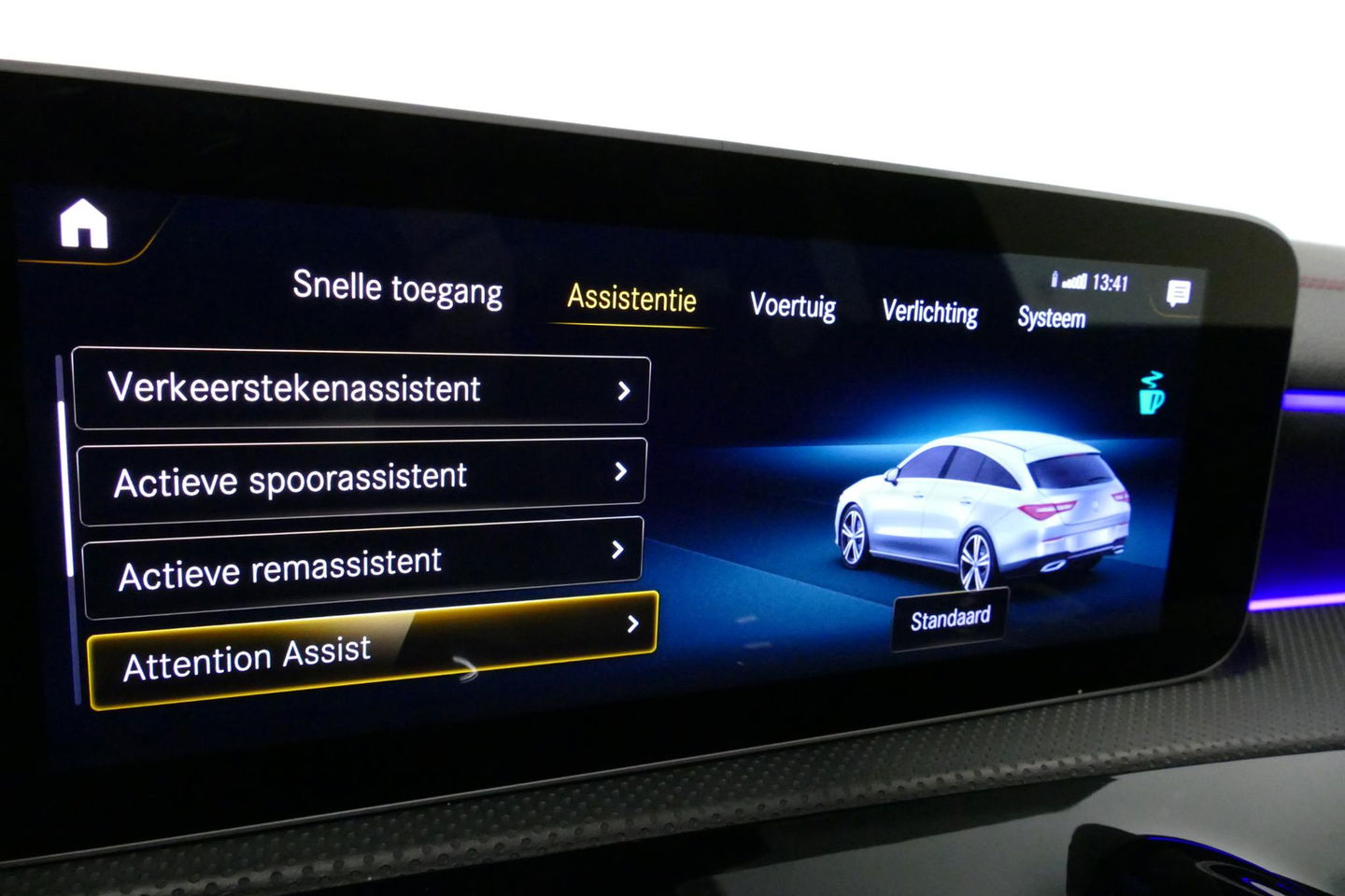 Mercedes-Benz CLA Shooting Brake 220 AMG Line / CLA45 AMG Diffuser / Panamericana Grill / Panoramadak / Burmester Surround Sound / Stoelverwarming / LED High Performance koplampen / Nightpakket / Agility Control / Ambienteverlichting / Widescreen / 19'' LMV / Elektr. bedie