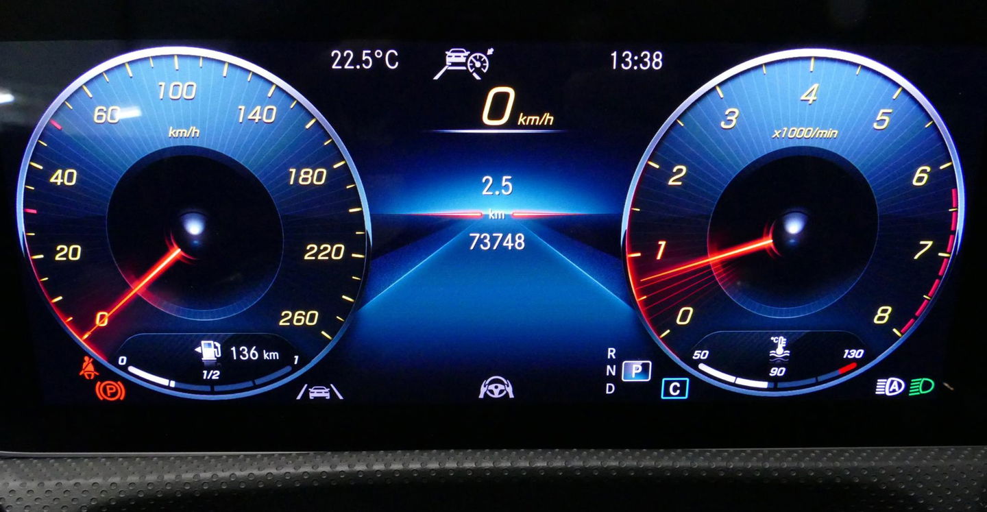 Mercedes-Benz CLA Shooting Brake 220 AMG Line / CLA45 AMG Diffuser / Panamericana Grill / Panoramadak / Burmester Surround Sound / Stoelverwarming / LED High Performance koplampen / Nightpakket / Agility Control / Ambienteverlichting / Widescreen / 19'' LMV / Elektr. bedie