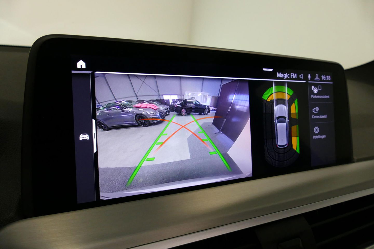 BMW X3 xDrive20i M Sport / Panoramadak / Elektr. verstelbare stoelen (best. memory) / Stoelverwarming / Ambienteverlichting / Apple Carplay - Andriod Auto / Lederen bekleding / M Aerodynamicapakket / Achterbank verwarming / Achteruitrijcamera / Cruise Control / 