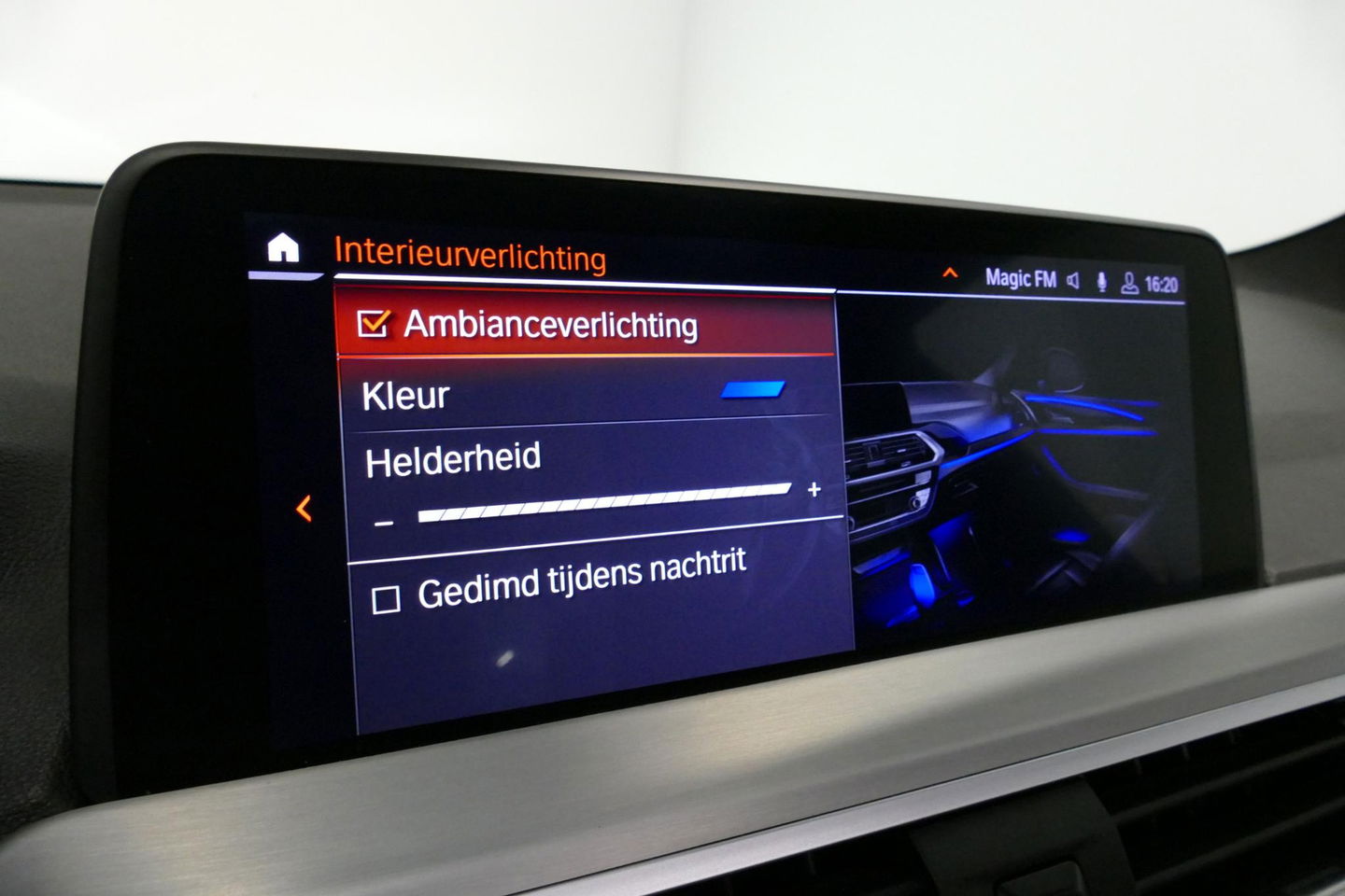 BMW X3 xDrive20i M Sport / Panoramadak / Elektr. verstelbare stoelen (best. memory) / Stoelverwarming / Ambienteverlichting / Apple Carplay - Andriod Auto / Lederen bekleding / M Aerodynamicapakket / Achterbank verwarming / Achteruitrijcamera / Cruise Control / 