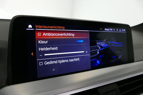 BMW X3 xDrive20i M Sport / Panoramadak / Elektr. verstelbare stoelen (best. memory) / Stoelverwarming / Ambienteverlichting / Apple Carplay - Andriod Auto / Lederen bekleding / M Aerodynamicapakket / Achterbank verwarming / Achteruitrijcamera / Cruise Control / 
