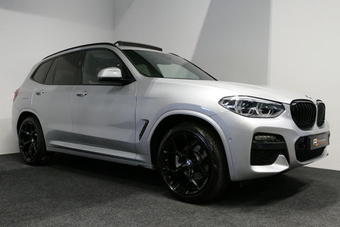 BMW X3 xDrive20i M Sport / Panoramadak / Elektr. verstelbare stoelen (best. memory) / Stoelverwarming / Ambienteverlichting / Apple Carplay - Andriod Auto / Lederen bekleding / M Aerodynamicapakket / Achterbank verwarming / Achteruitrijcamera / Cruise Control / 