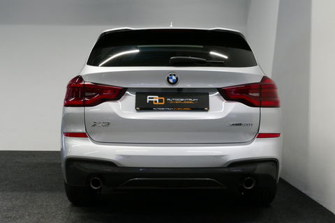 BMW X3 xDrive20i M Sport / Panoramadak / Elektr. verstelbare stoelen (best. memory) / Stoelverwarming / Ambienteverlichting / Apple Carplay - Andriod Auto / Lederen bekleding / M Aerodynamicapakket / Achterbank verwarming / Achteruitrijcamera / Cruise Control / 