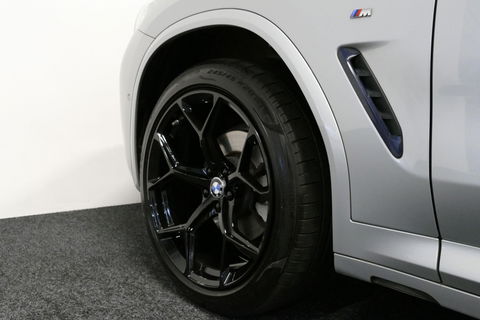 BMW X3 xDrive20i M Sport / Panoramadak / Elektr. verstelbare stoelen (best. memory) / Stoelverwarming / Ambienteverlichting / Apple Carplay - Andriod Auto / Lederen bekleding / M Aerodynamicapakket / Achterbank verwarming / Achteruitrijcamera / Cruise Control / 